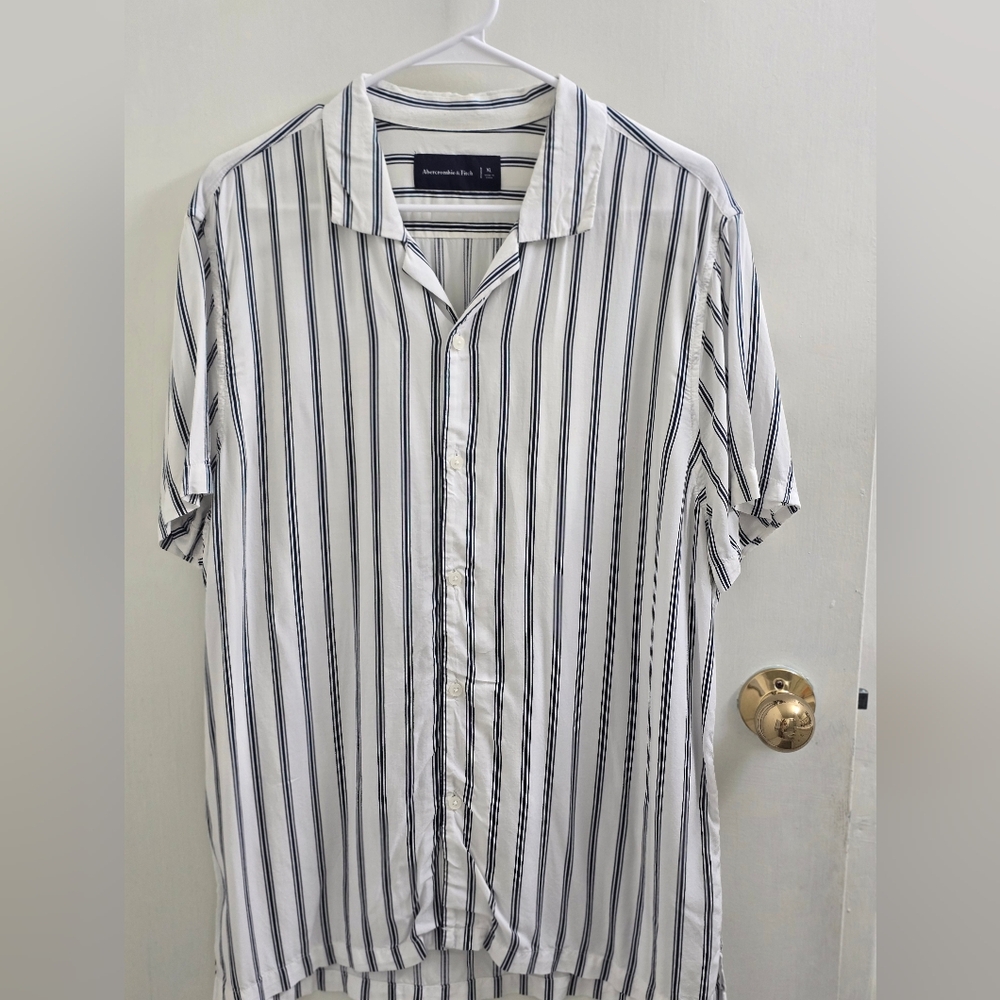 Abercrombie & Fitch White and Black Striped Casual Button Down Shirt